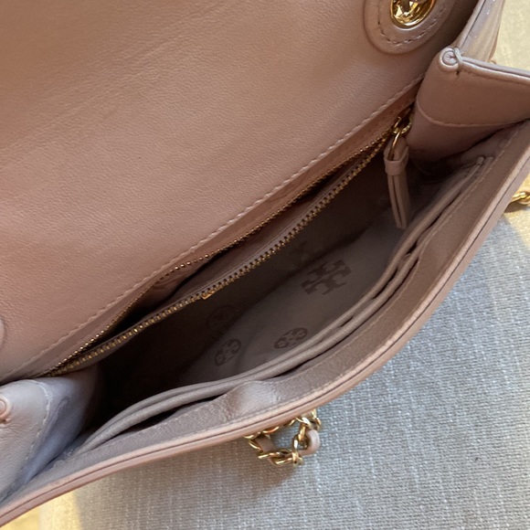 Tory Burch Fleming Quilted purse - Picture 4 of 8